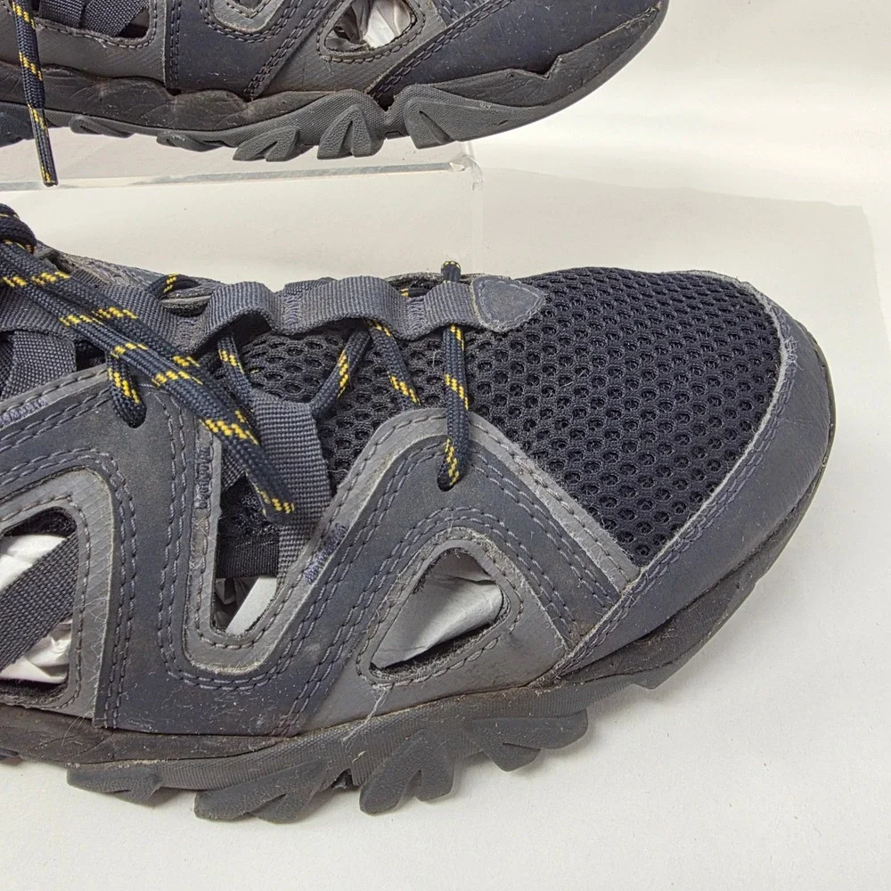 Merrell ships from